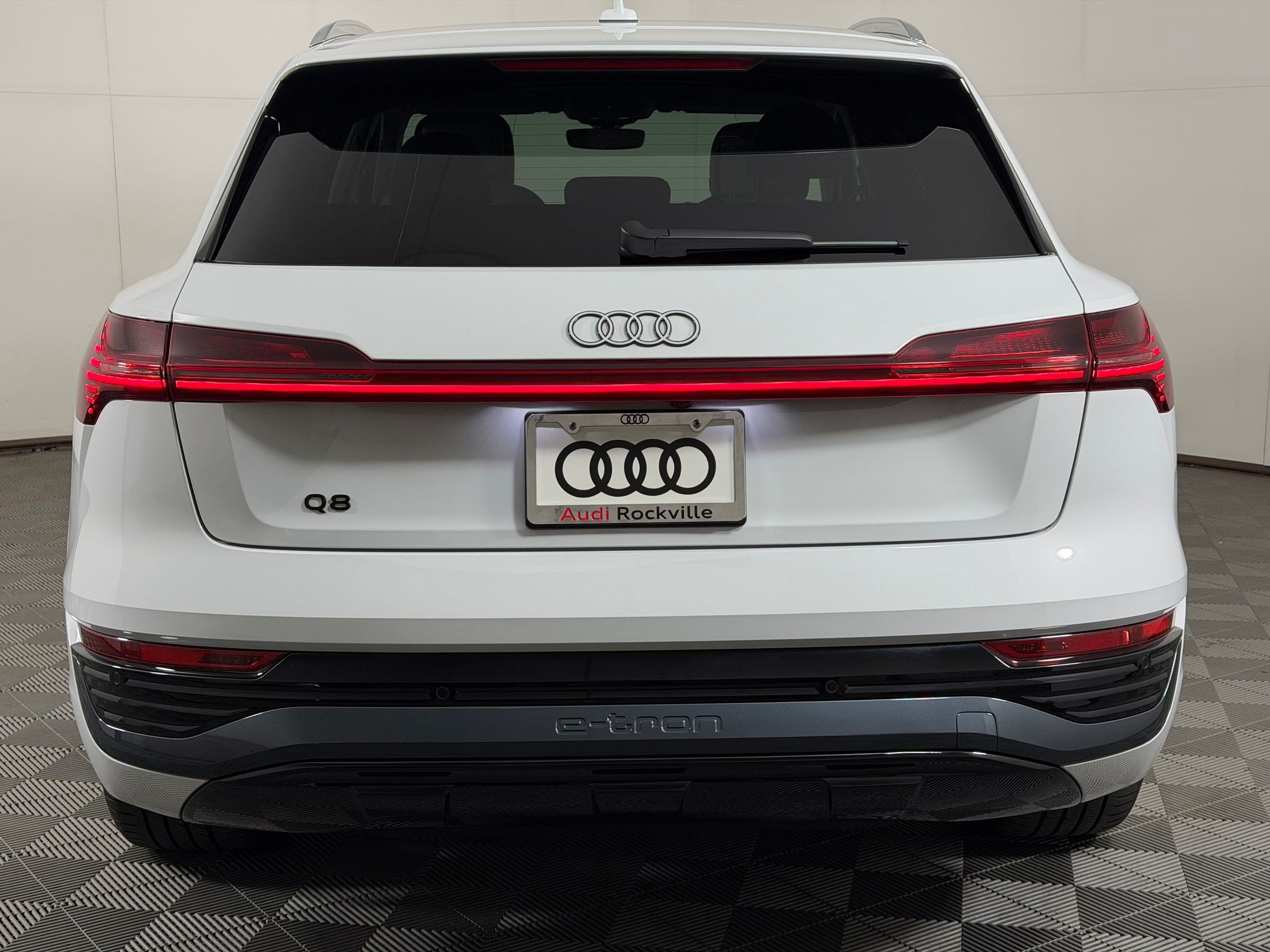 Used 2024 Audi Q8 e-tron Premium Plus w/ Premium Plus Package AWD/4WD image 10