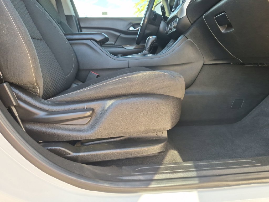 Used 2017 GMC Acadia SLE AWD/4WD image 25
