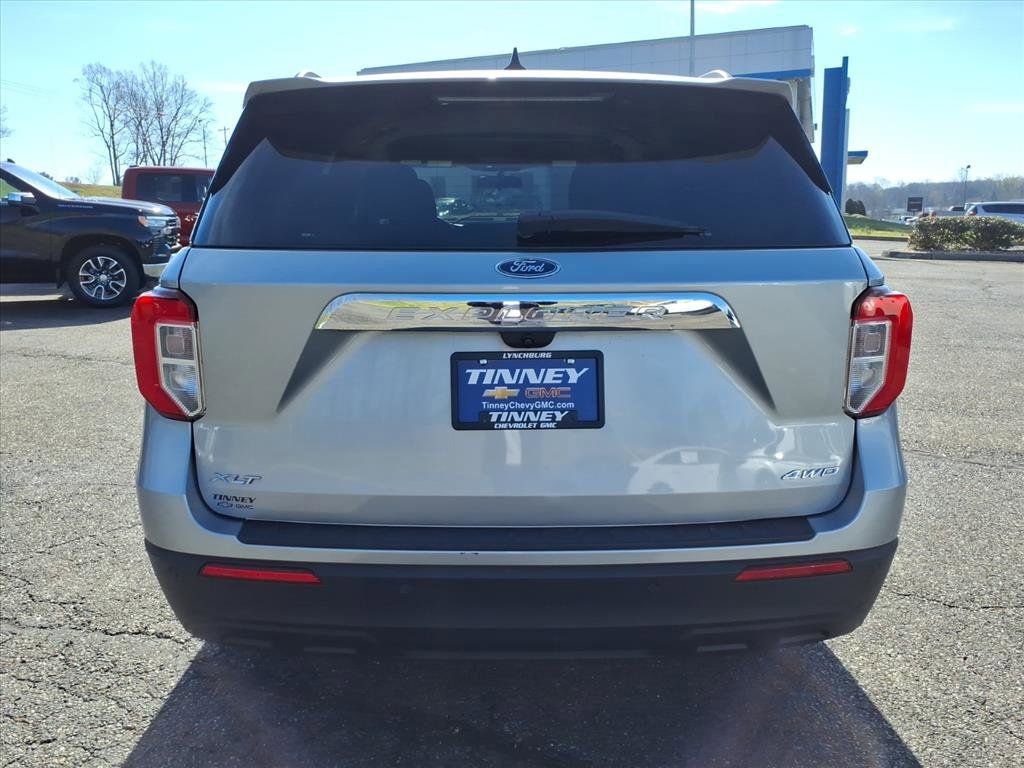 Used 2023 Ford Explorer XLT image 4