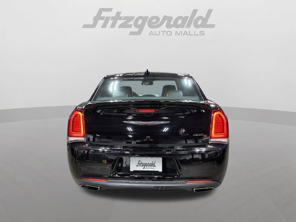 Used 2023 Chrysler 300 S w/ Comfort Group RWD image 14