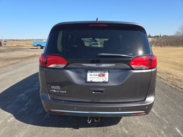 Used 2020 Chrysler Pacifica Touring w/ Cold Weather Group image 4