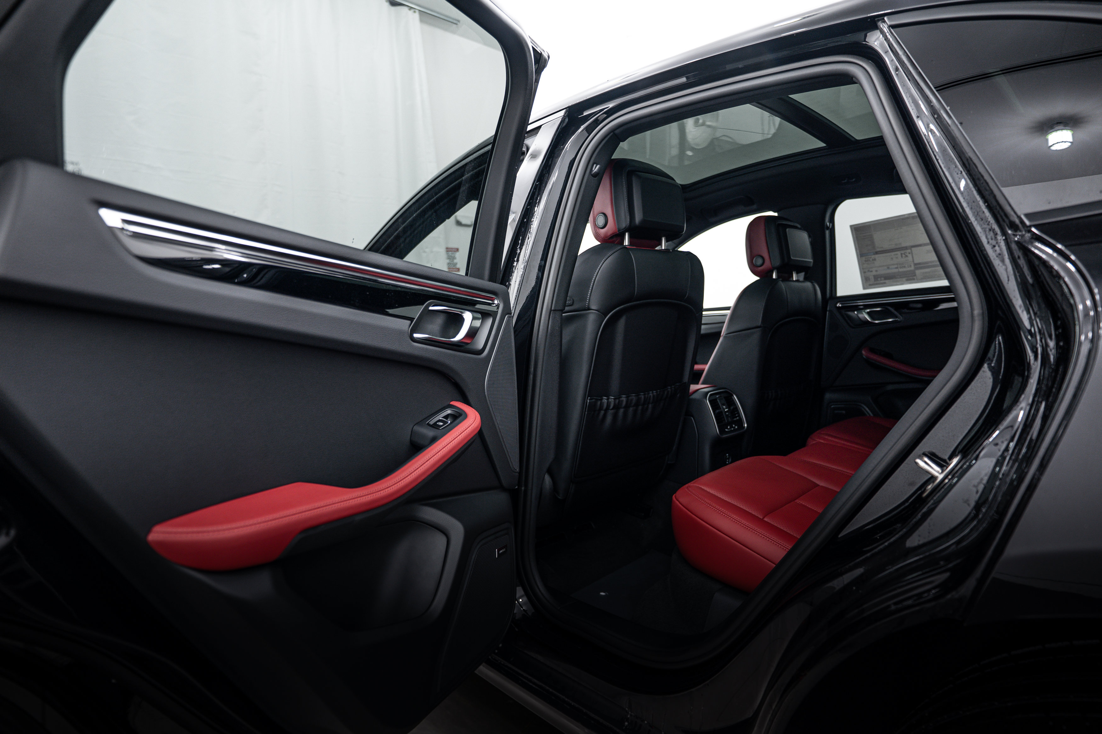 Certified 2026 Porsche Macan AWD/4WD image 20