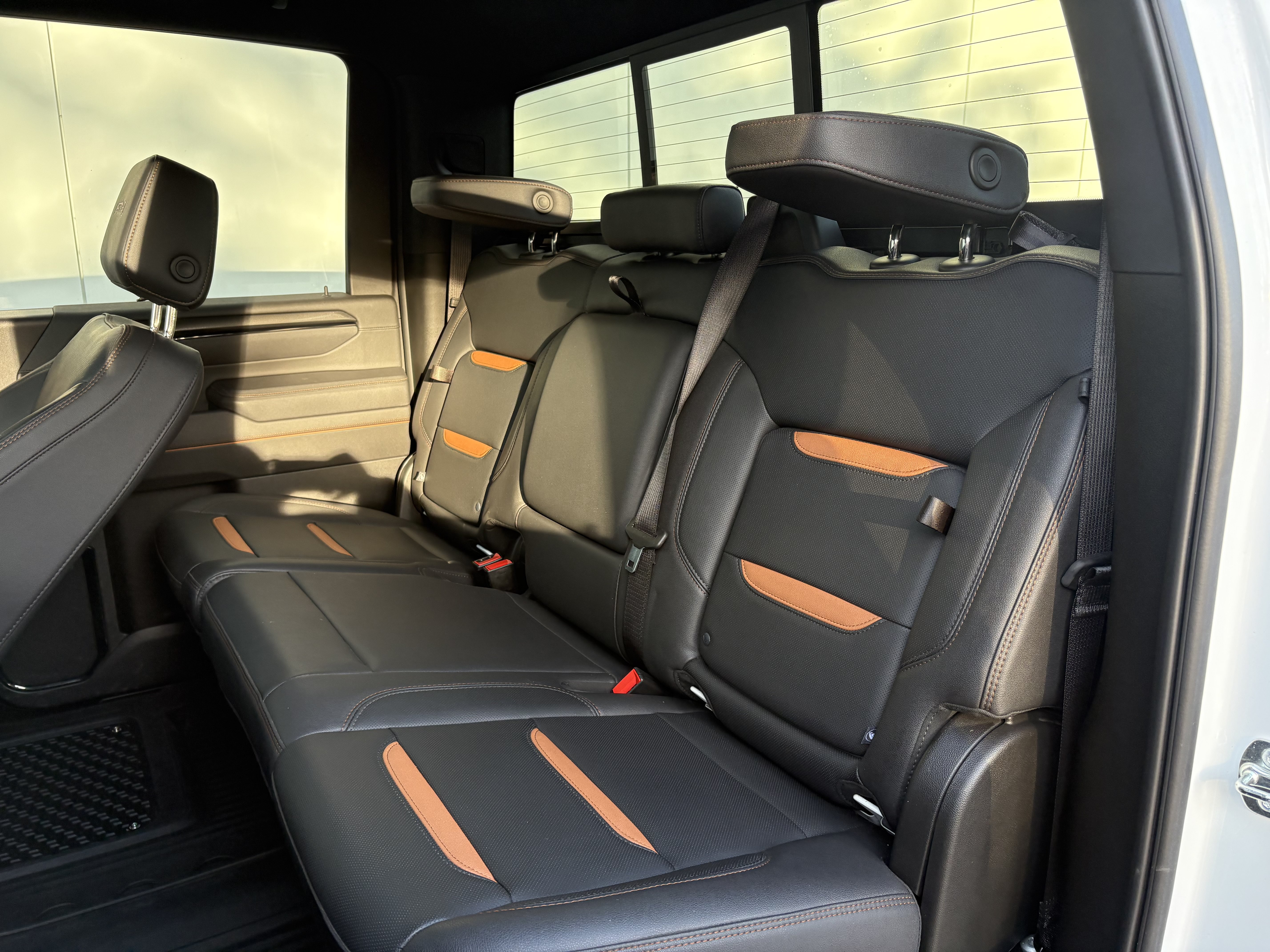 Used 2025 GMC Sierra 2500 AT4 w/ AT4 Premium Plus Package AWD/4WD image 11