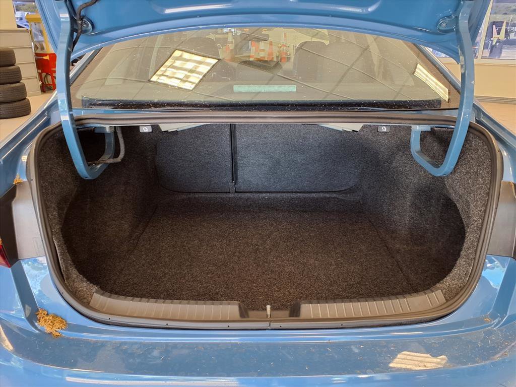 Used 2025 Volkswagen Jetta SE image 15