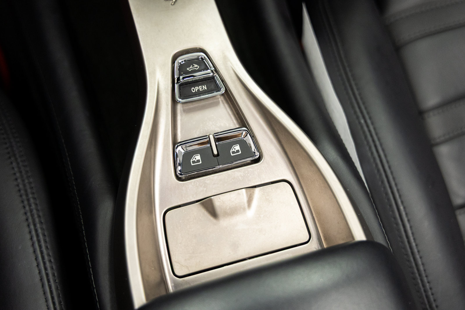Used 2011 Ferrari California RWD image 72
