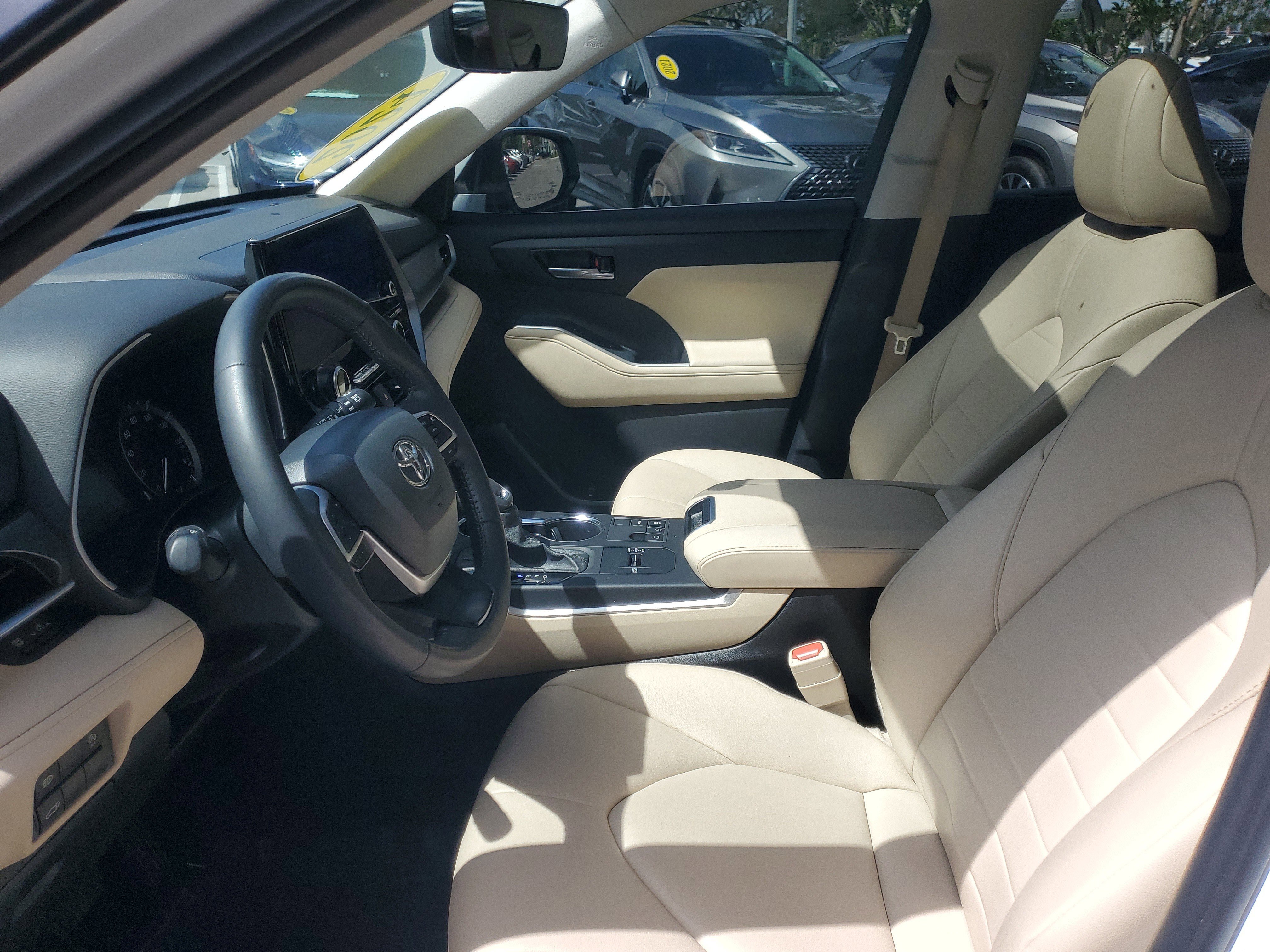 Used 2024 Toyota Highlander XLE image 17