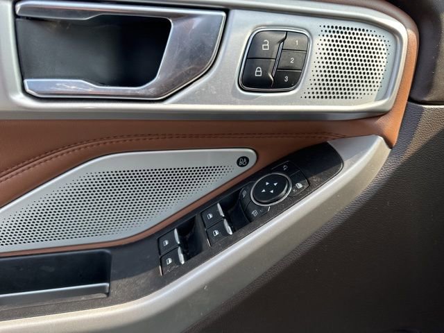 Used 2023 Ford Explorer King Ranch w/ Technology Package image 5