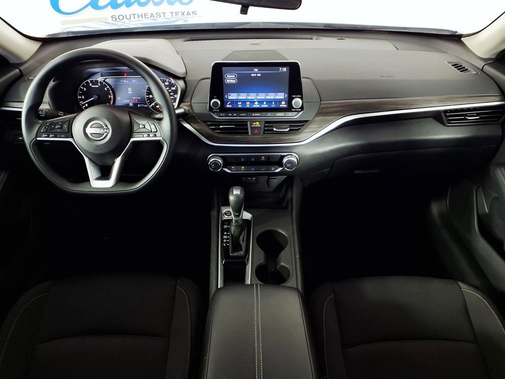 Used 2025 Nissan Altima 2.5 SV FWD image 15