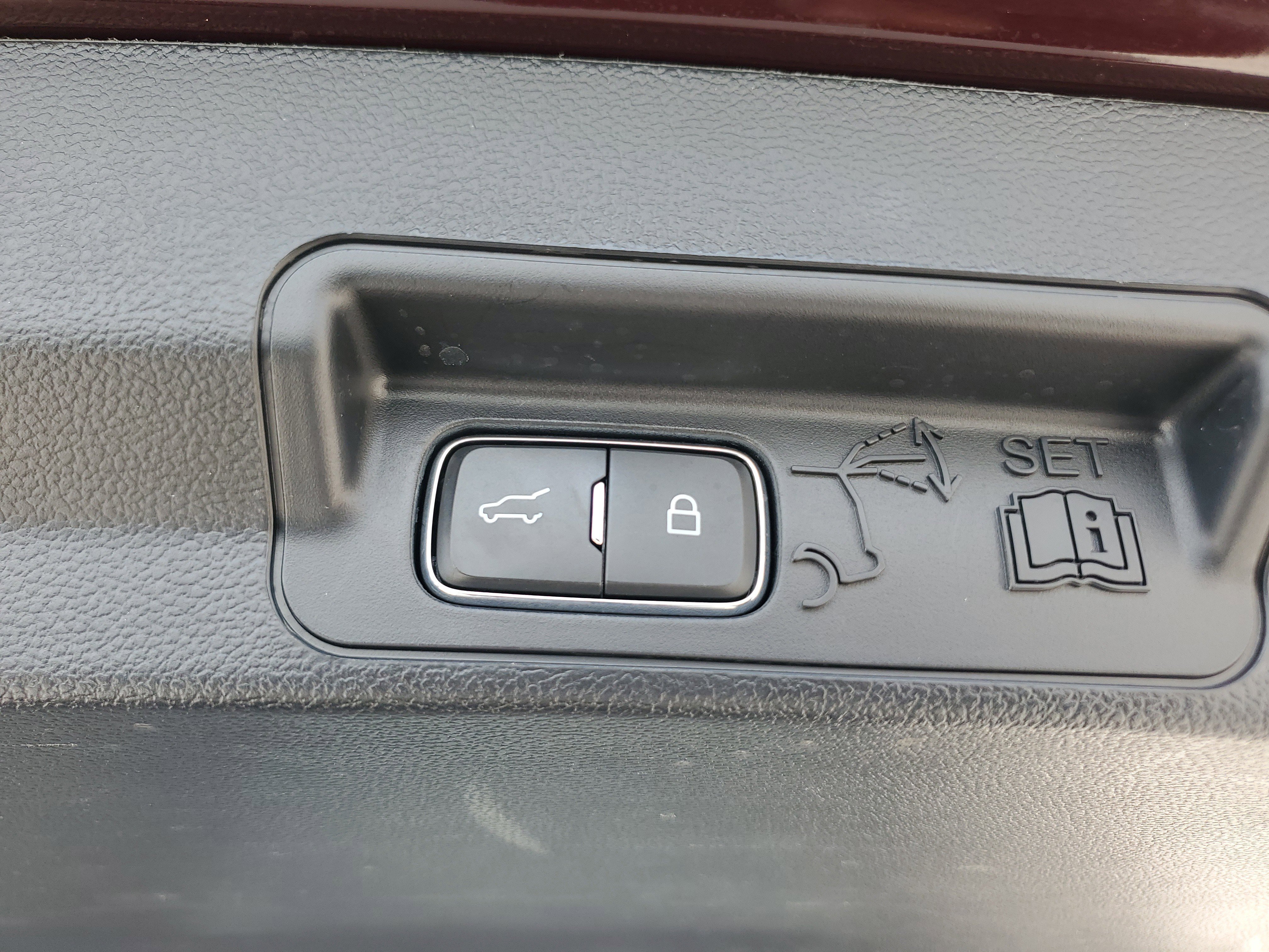 Used 2023 Ford Explorer XLT w/ Equipment Group 202A image 18