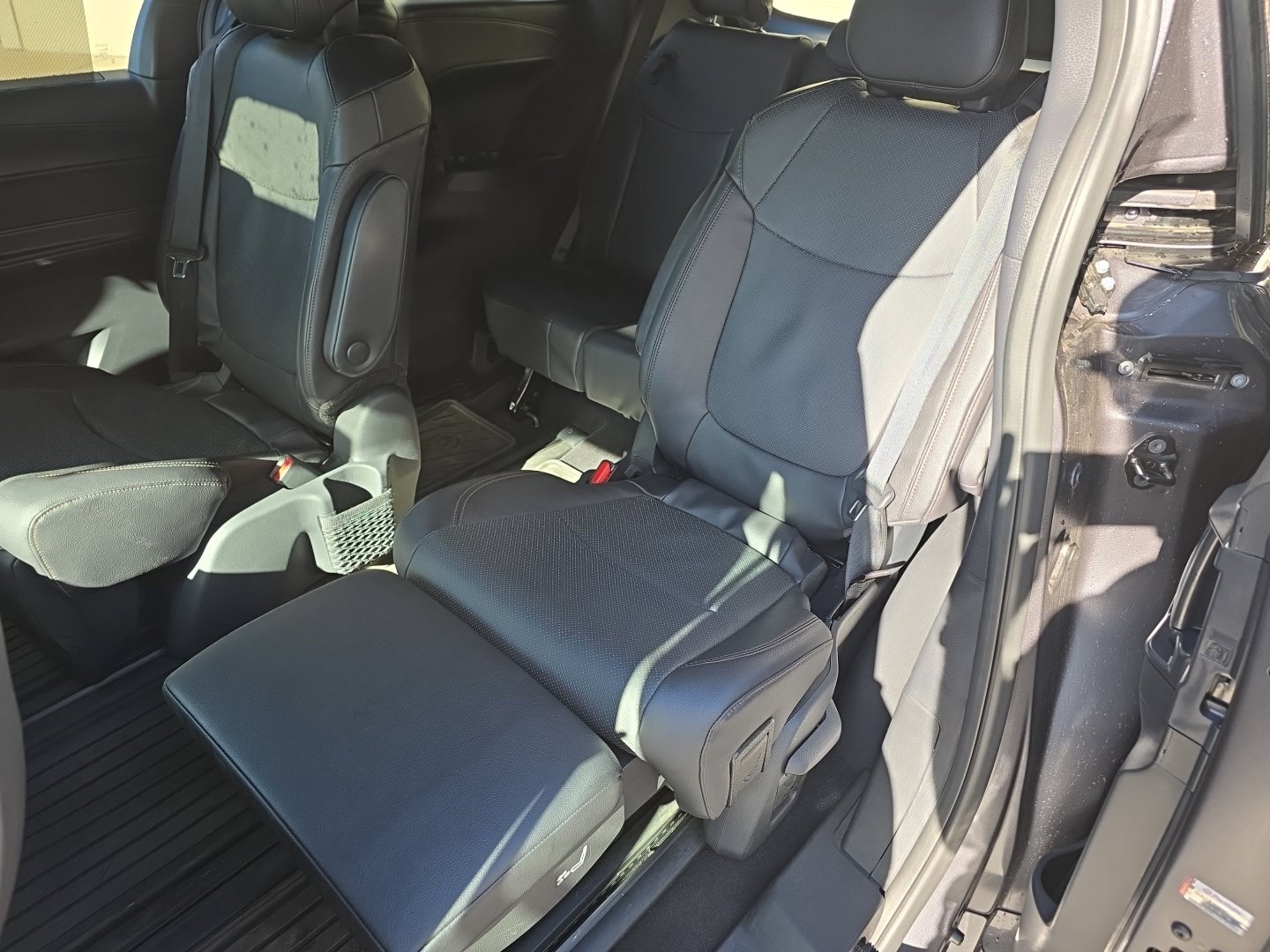 Used 2025 Toyota Sienna Limited AWD/4WD image 25