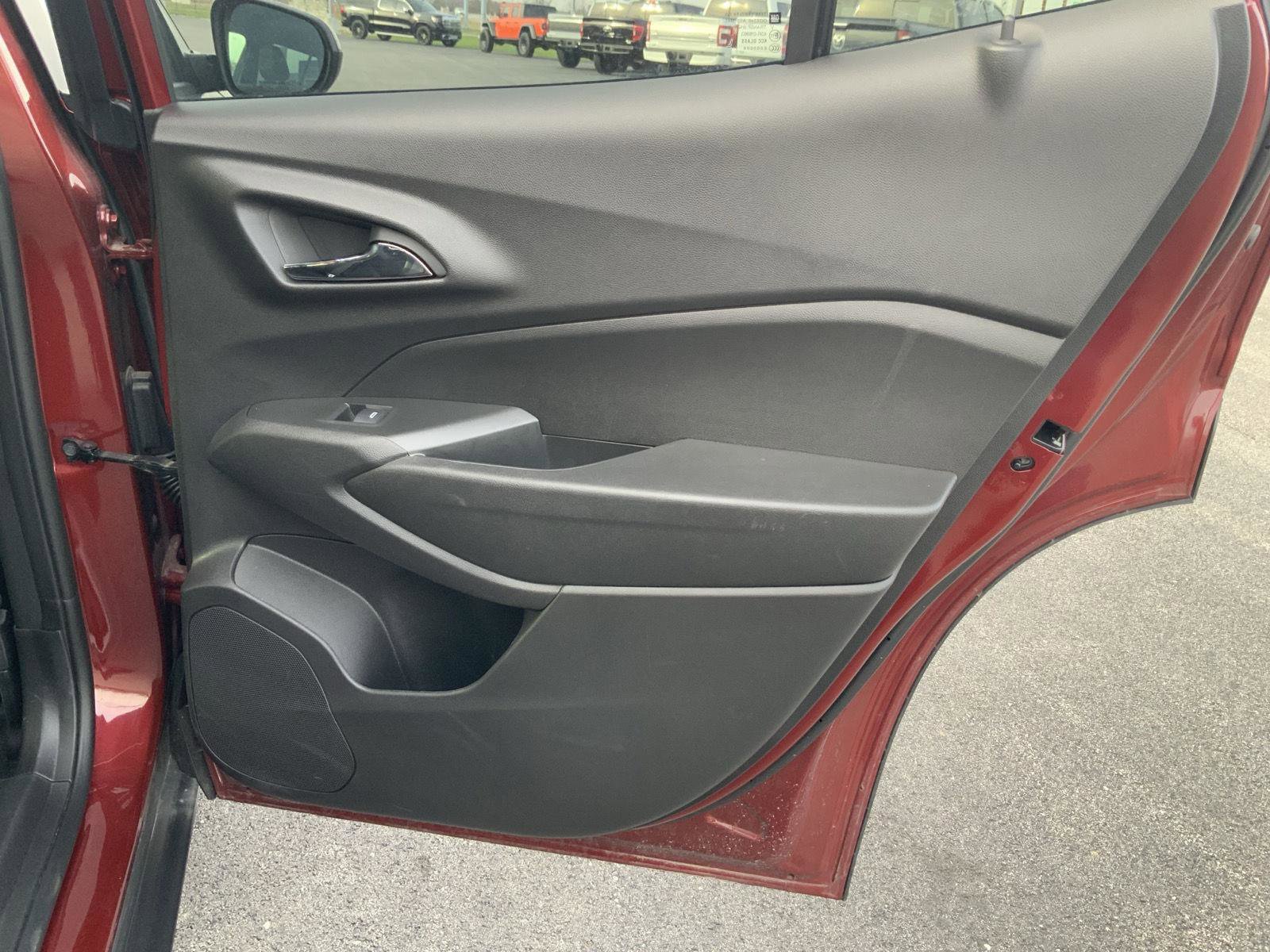 Used 2025 Chevrolet Trax LT w/ LT Convenience Package image 50