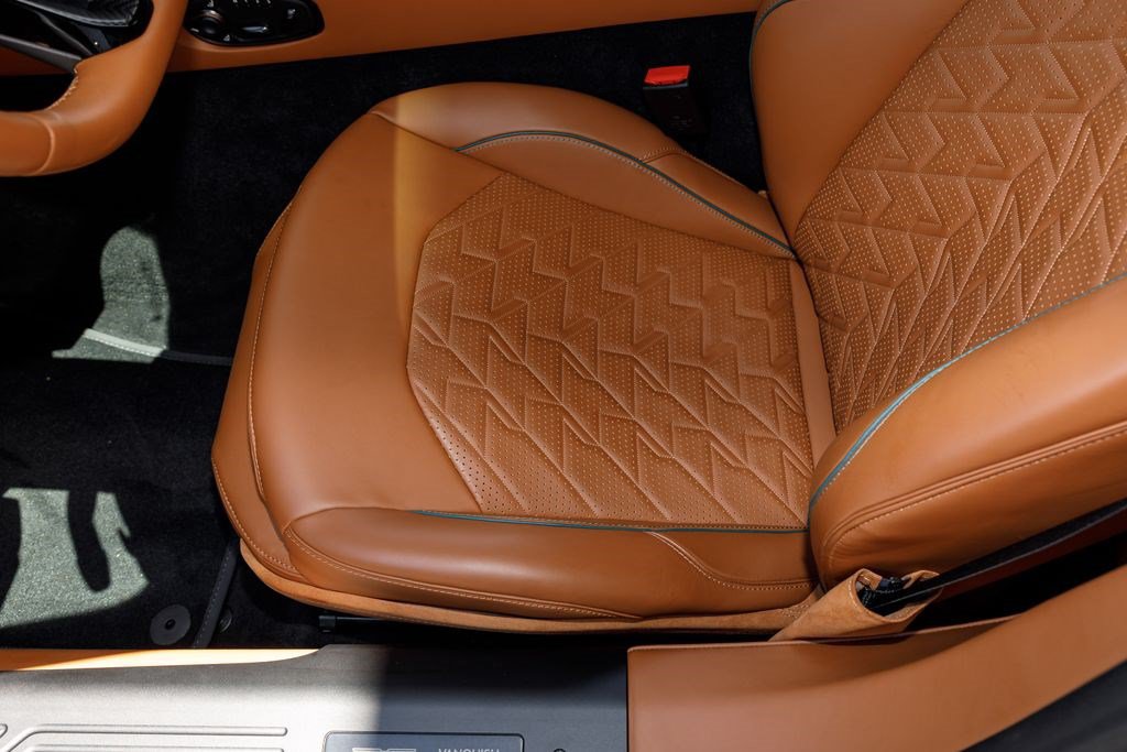 Used 2025 Aston Martin Vanquish RWD image 23