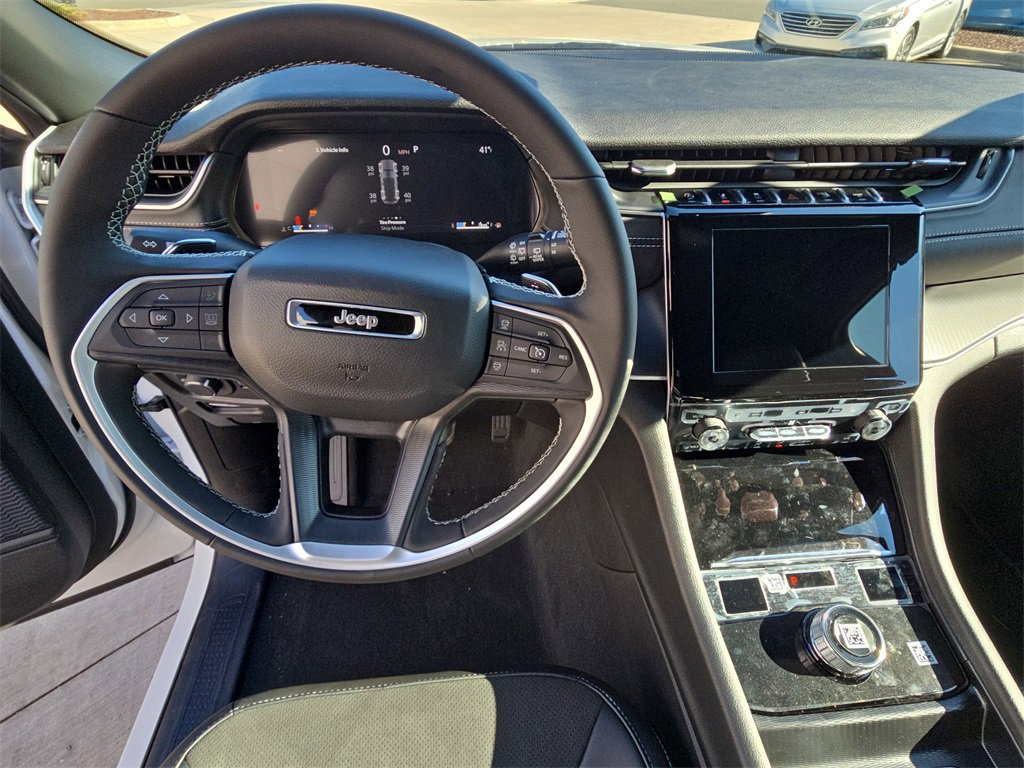 New 2025 Jeep Grand Cherokee Altitude image 16