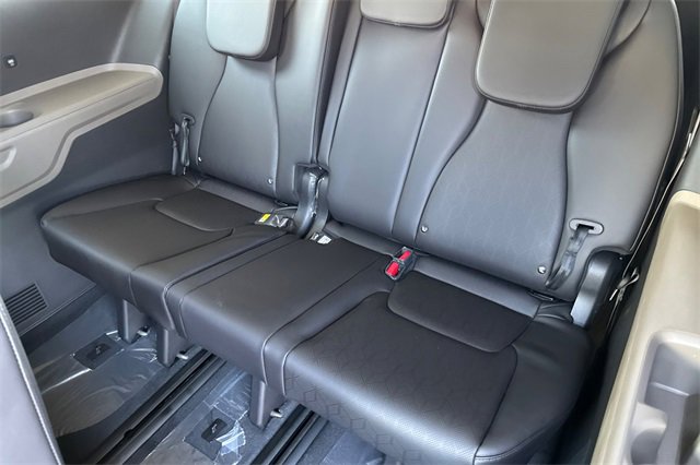New 2026 Kia Carnival EX image 17