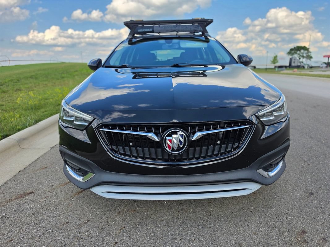 Used 2018 Buick Regal Preferred w/ Sights and Sounds Package AWD/4WD image 2