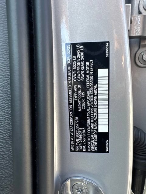 Certified 2025 Volvo XC40 B5 Plus AWD/4WD image 28