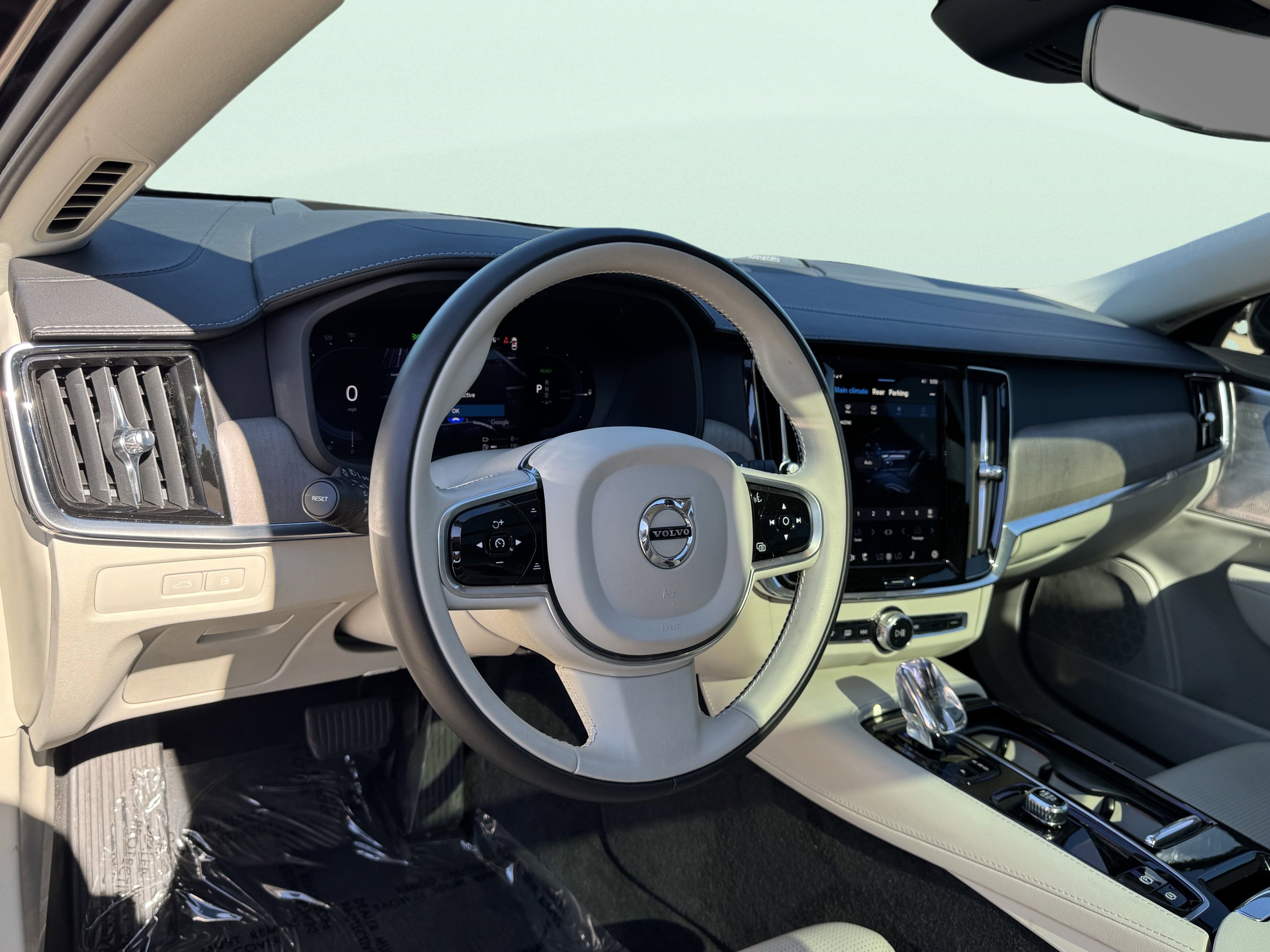 Used 2024 Volvo S90 T8 Ultimate w/ Lounge Package image 19