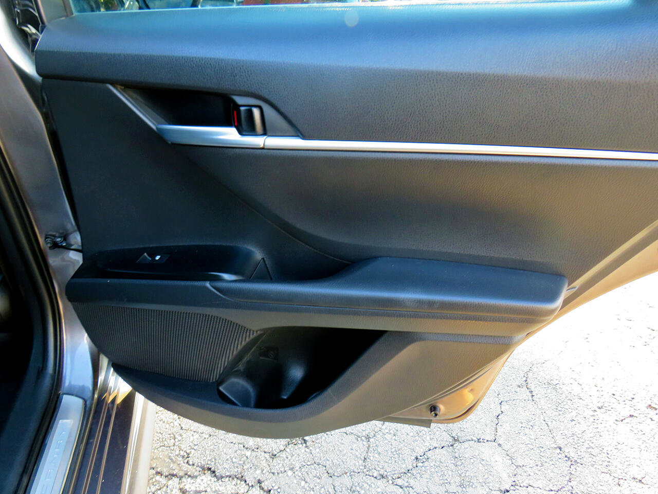 Used 2018 Toyota Camry SE image 31