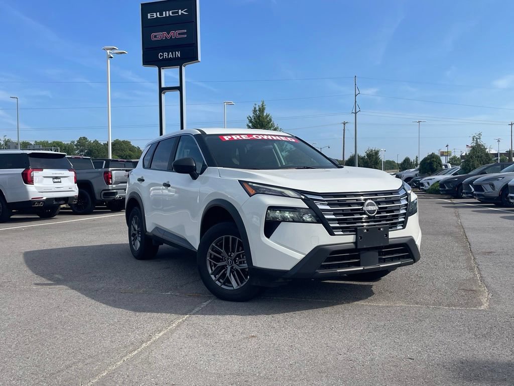 Used 2024 Nissan Rogue S AWD/4WD image 2