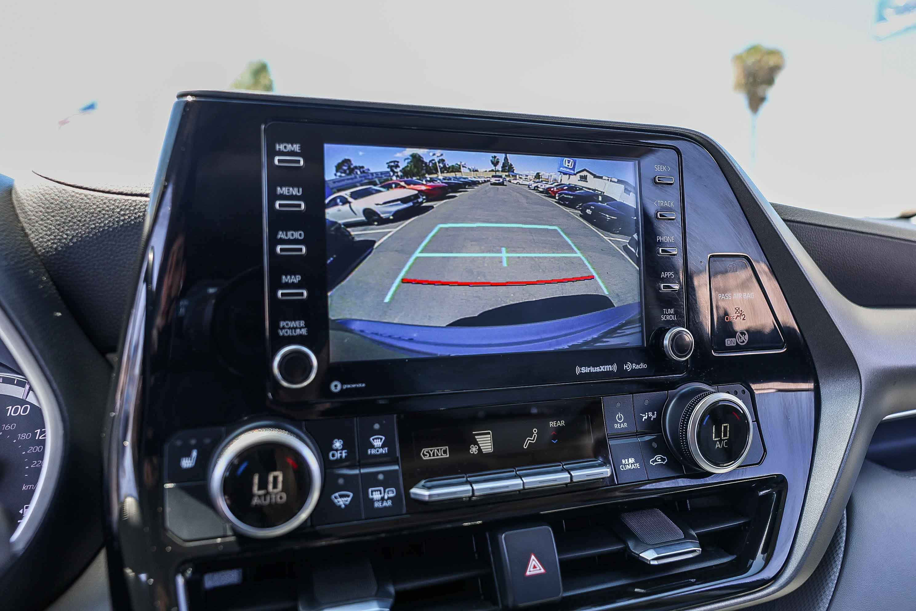 Used 2022 Toyota Highlander XLE image 16