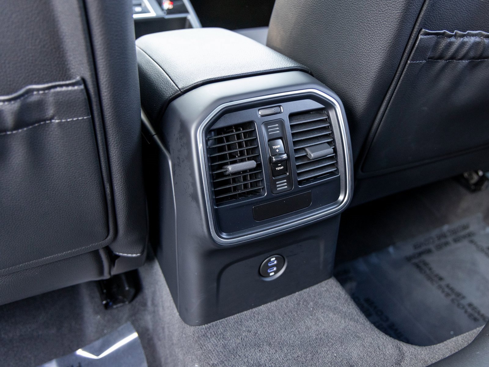 Certified 2025 Porsche Macan image 41