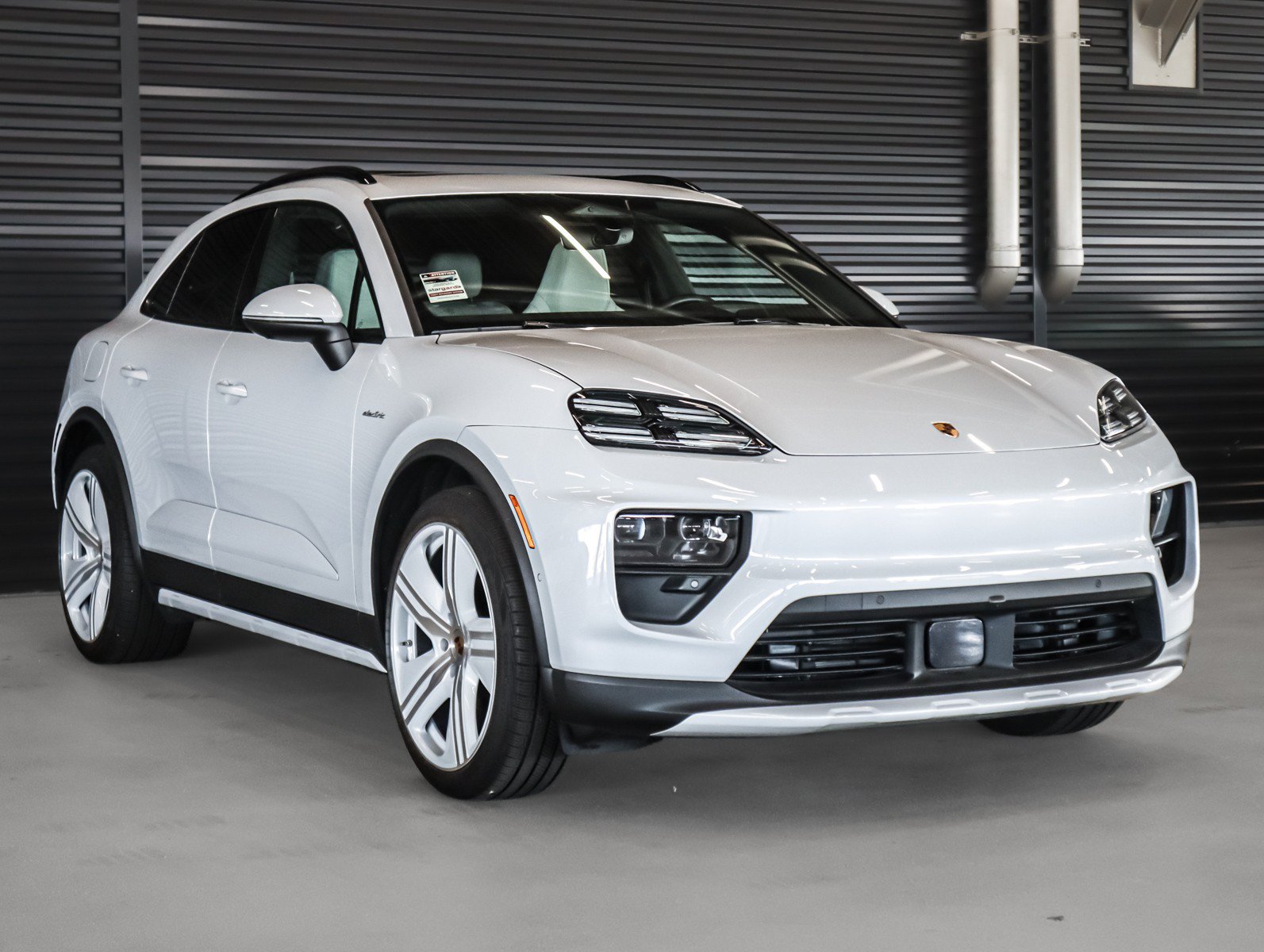 Used 2025 Porsche Macan Electric RWD image 7