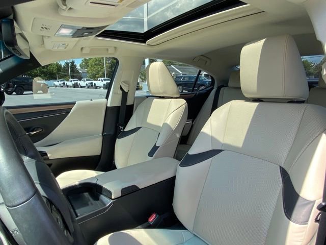 Used 2025 Lexus ES 300h w/ Premium Package FWD image 14