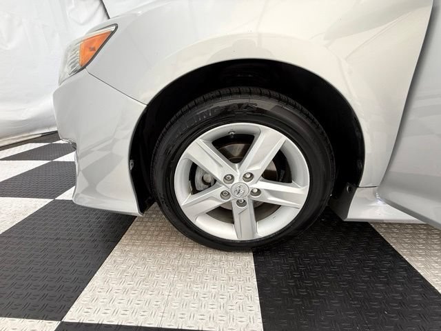 Used 2013 Toyota Camry SE FWD image 9