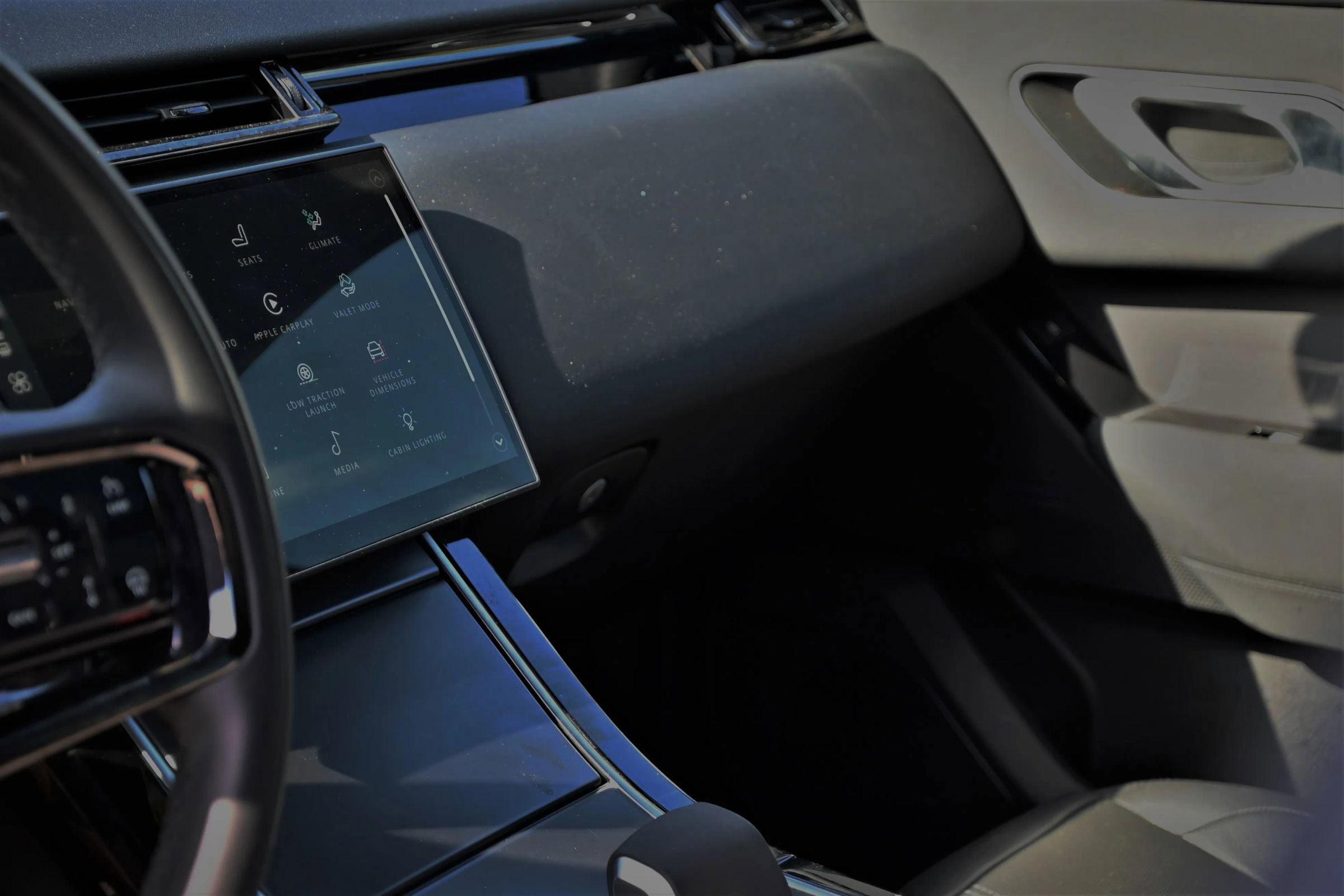 Used 2025 Land Rover Range Rover Velar Dynamic SE image 9