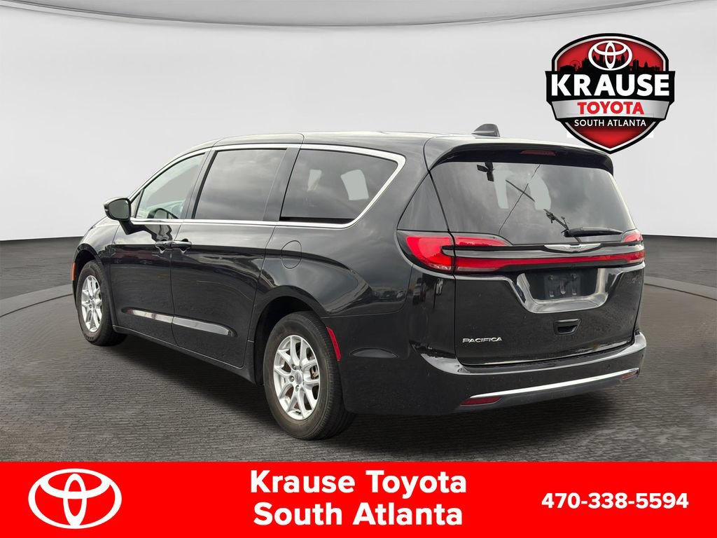 Used 2023 Chrysler Pacifica Touring-L FWD image 6