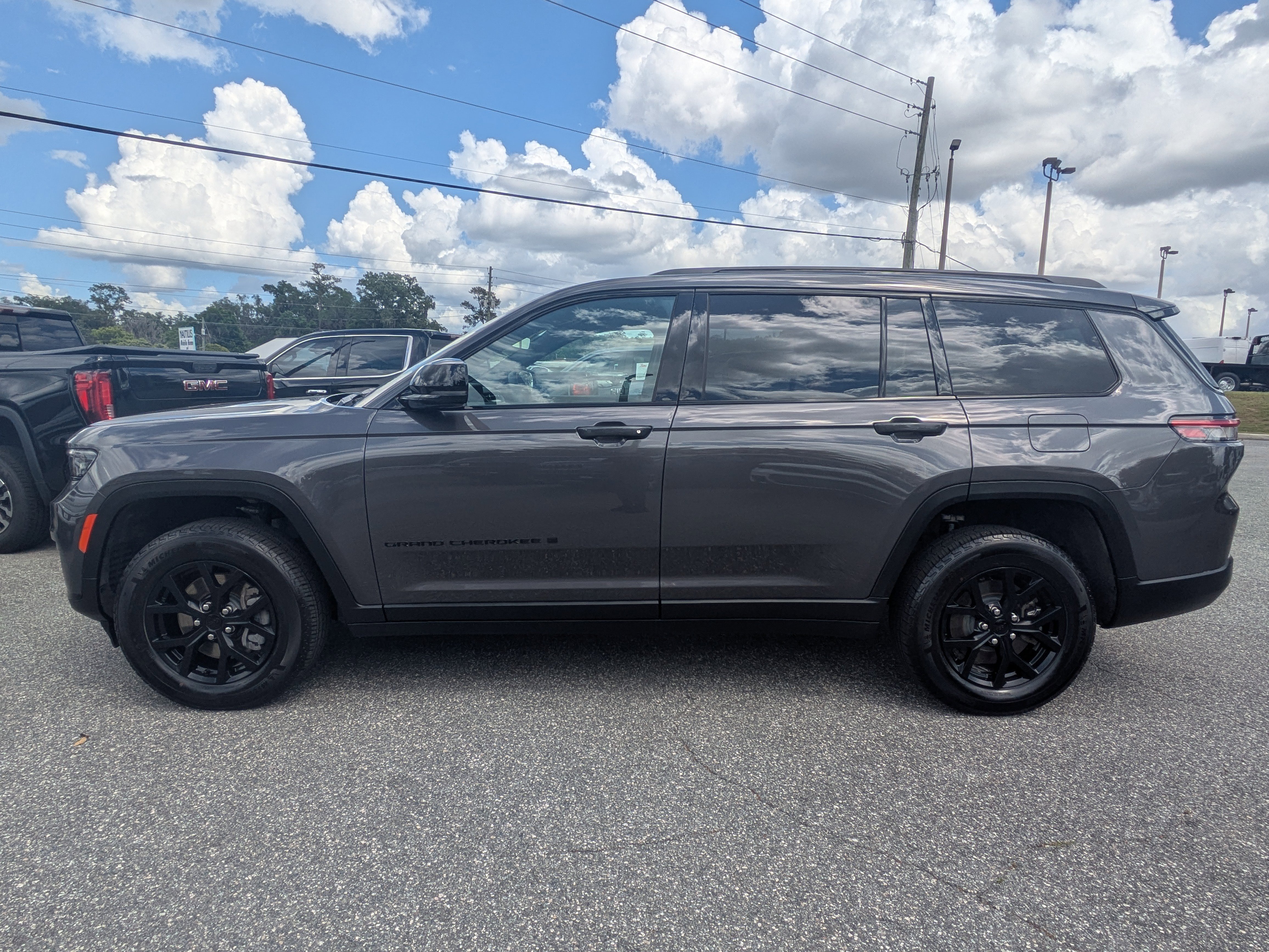Used 2025 Jeep Grand Cherokee L Altitude AWD/4WD image 7