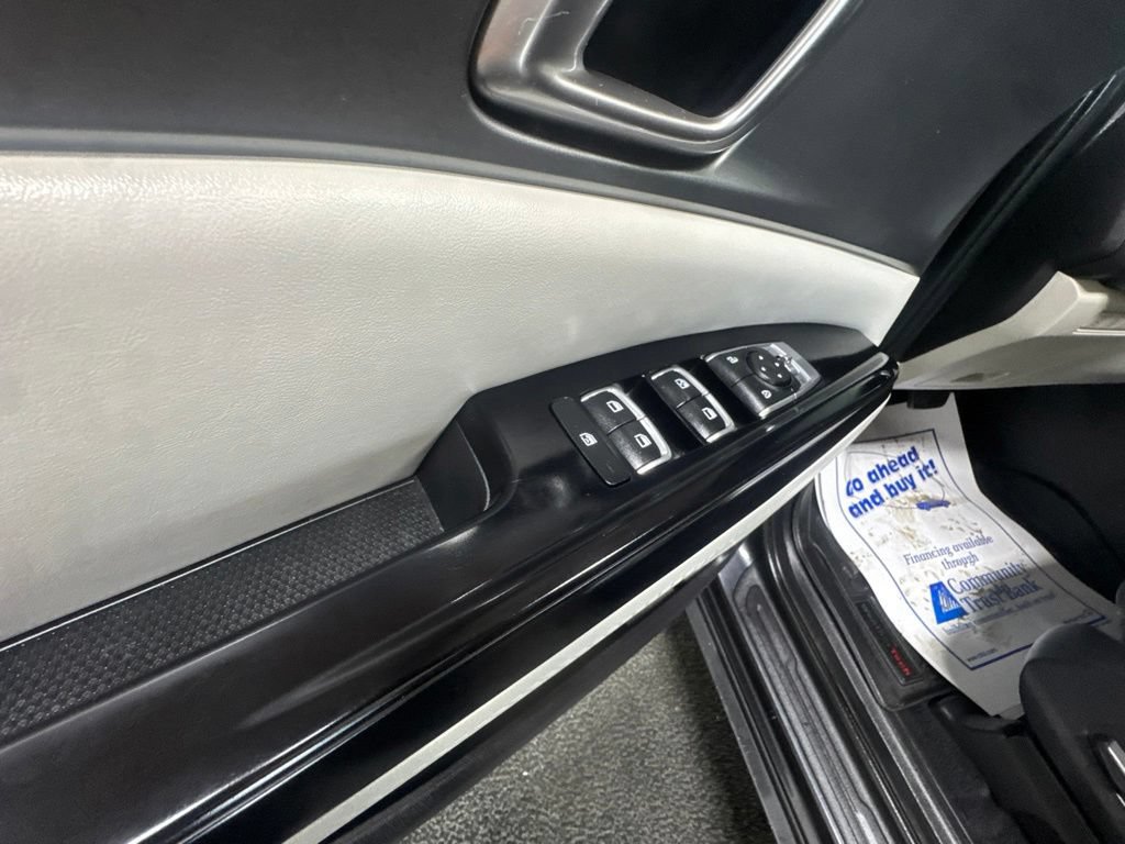 Used 2023 Kia Carnival LX FWD image 16