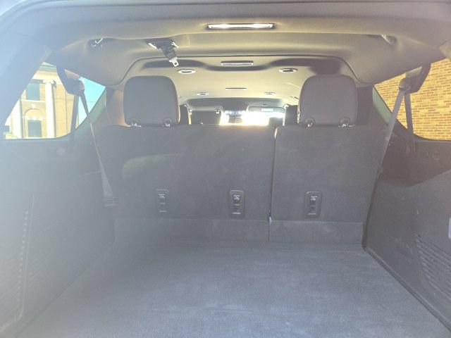 Used 2023 Chevrolet Suburban Premier AWD/4WD image 17