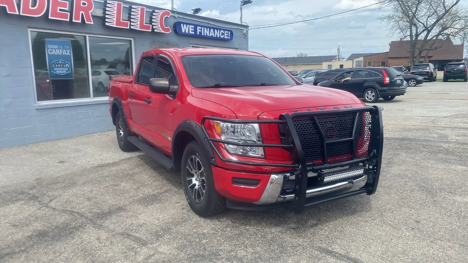 Used 2022 Nissan Titan SV AWD/4WD image 3