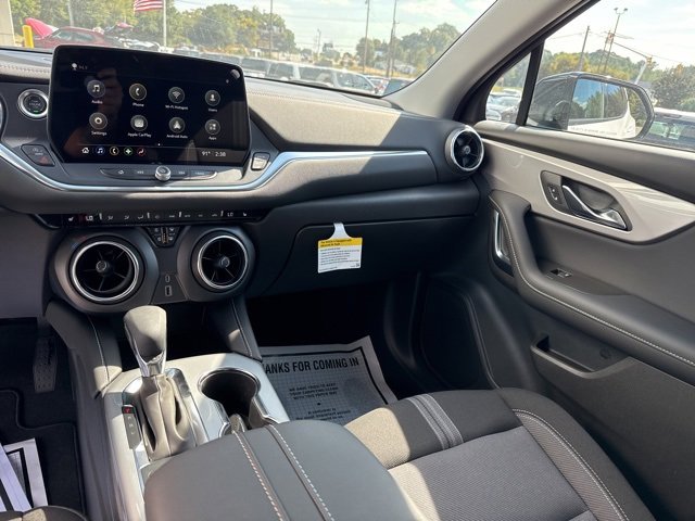 New 2025 Chevrolet Blazer LT w/ Midnight/Sport Edition image 24