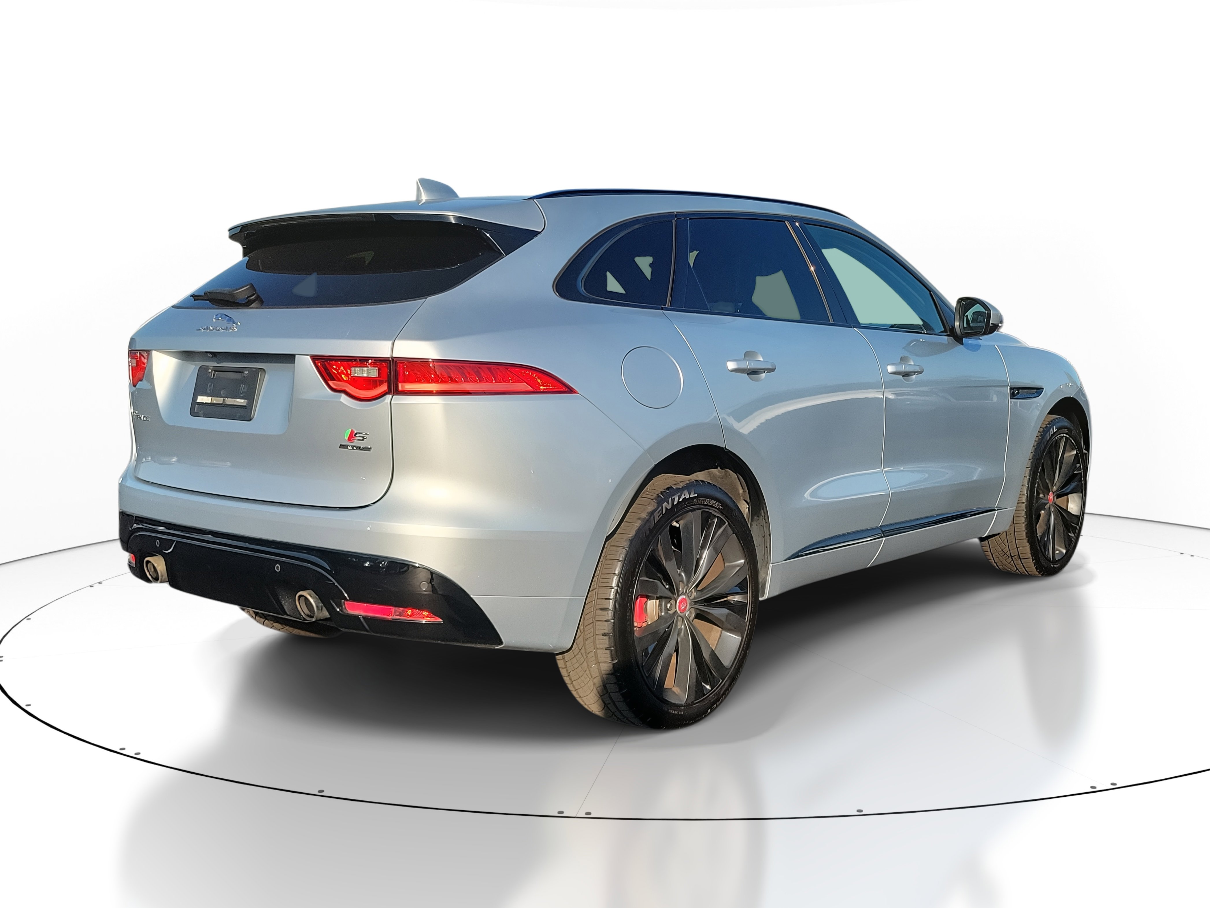 Used 2018 Jaguar F-PACE S image 4