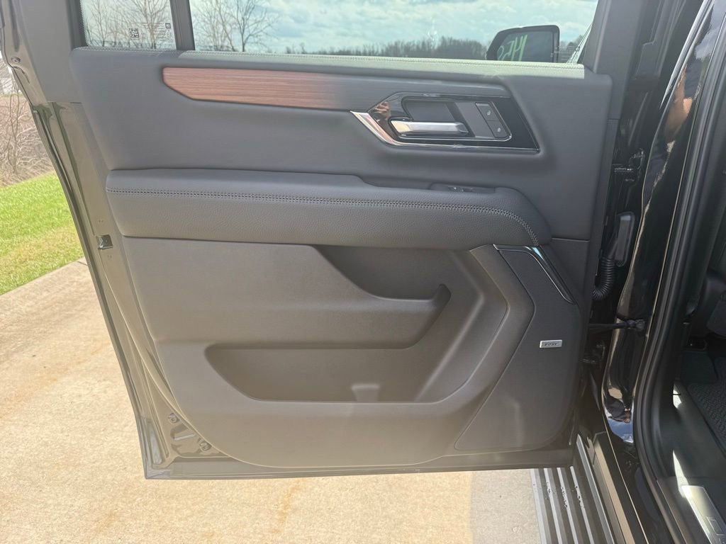 Used 2025 GMC Yukon XL Denali w/ Sun & Power Step Package image 15