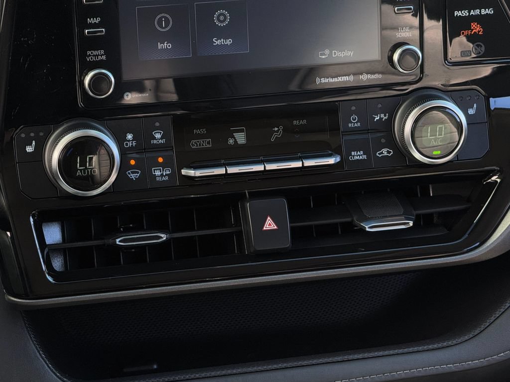 Used 2022 Toyota Highlander XLE AWD/4WD image 17