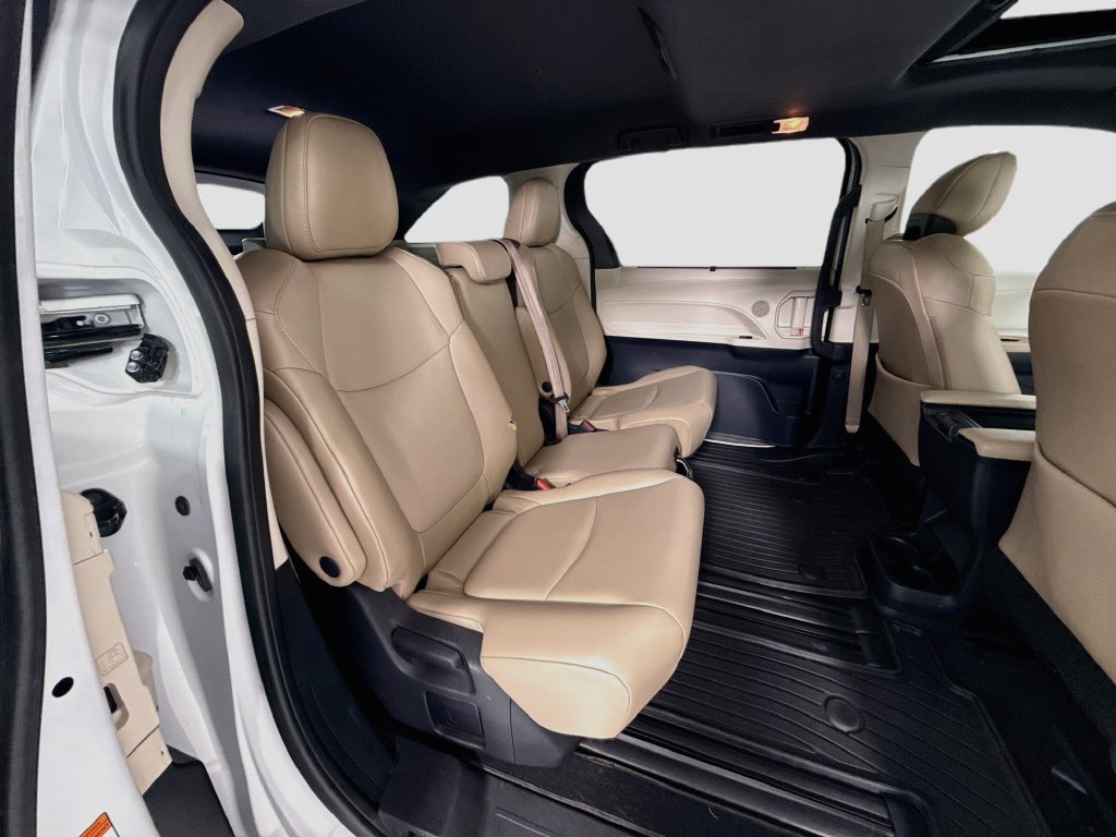 Used 2021 Toyota Sienna XLE FWD image 22