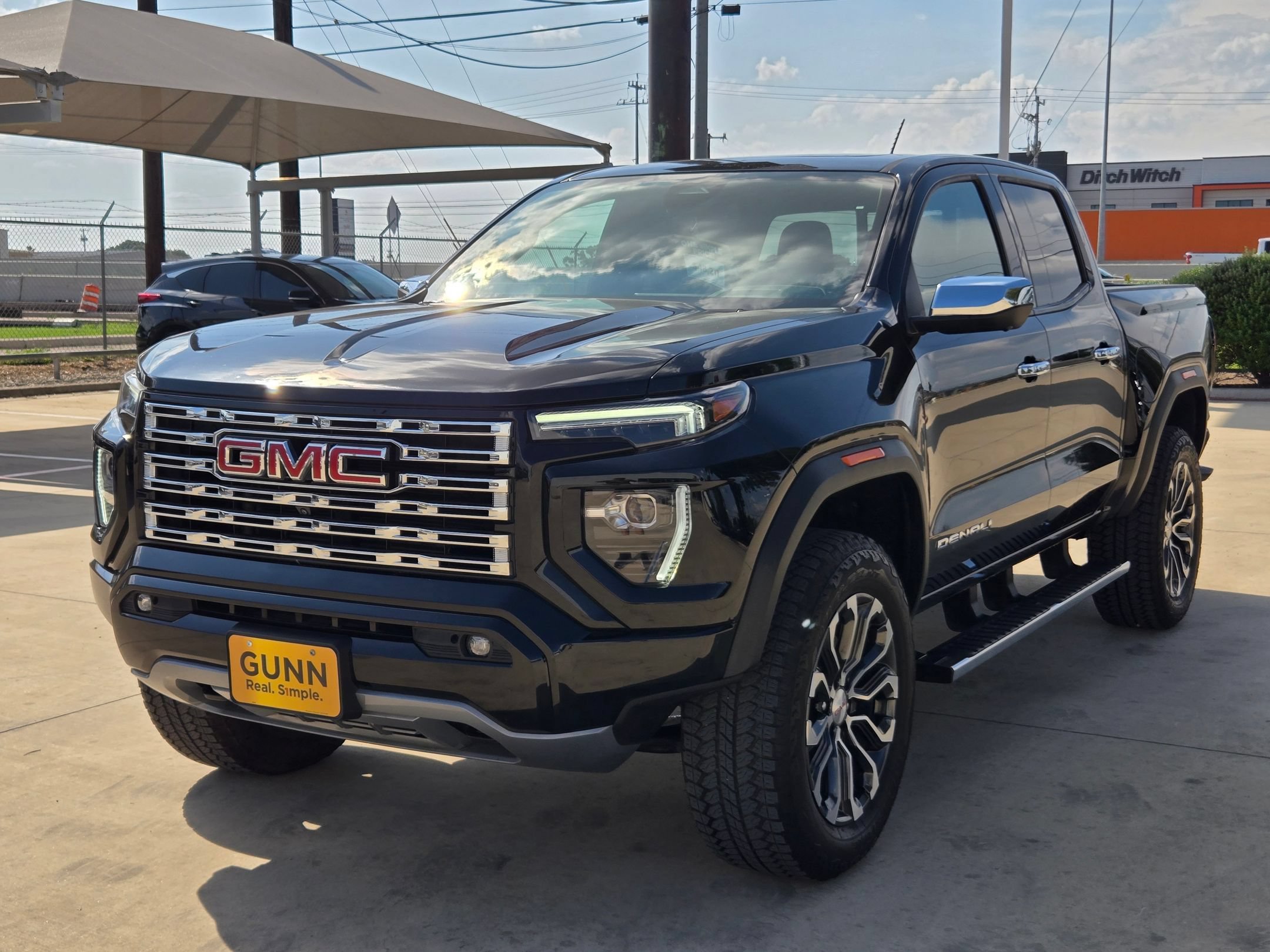Certified 2025 GMC Canyon Denali AWD/4WD image 3