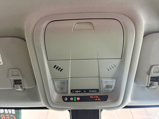 Used 2020 GMC Terrain SLE w/ Driver Convenience Package AWD/4WD image 19