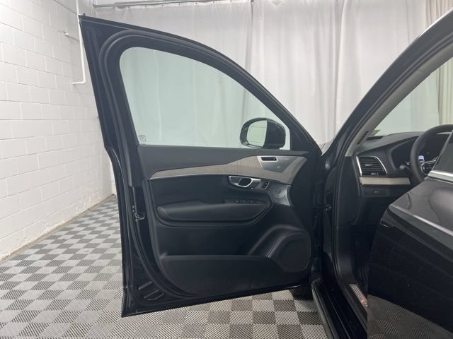 Used 2025 Volvo XC90 B6 Ultra w/ Protection Package Premier AWD/4WD image 17