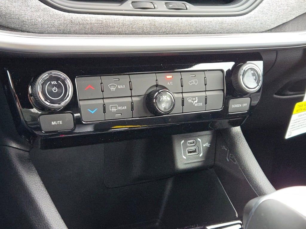 New 2026 Jeep Compass Latitude image 25