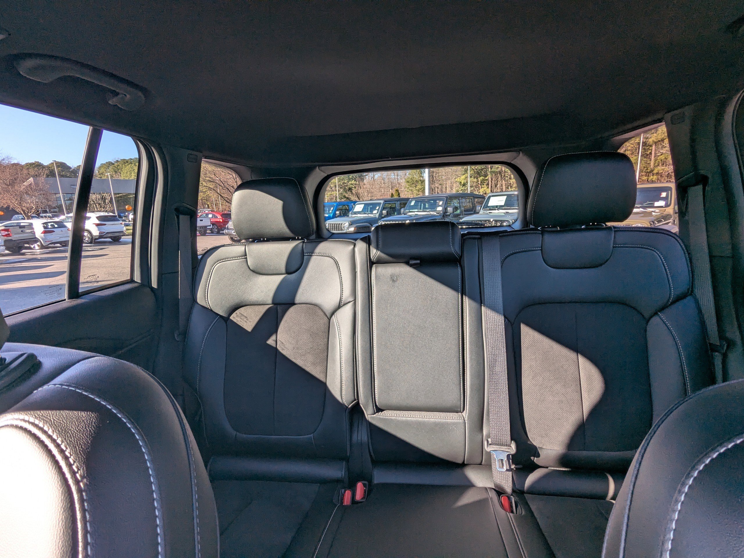 Used 2025 Jeep Grand Cherokee Altitude image 10