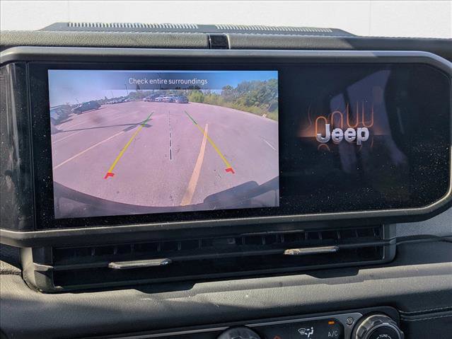 Used 2024 Jeep Wrangler Sahara image 10