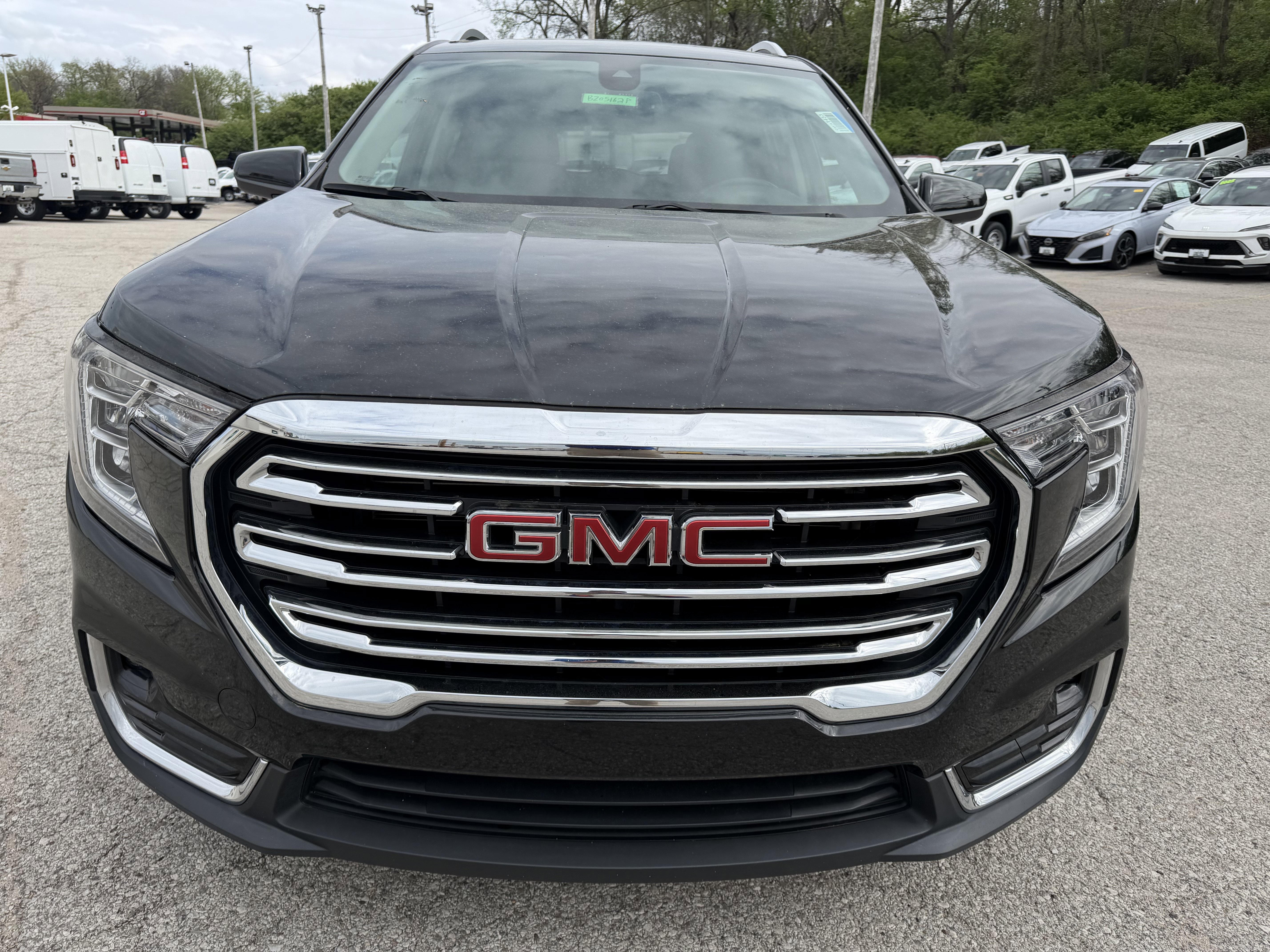 Used 2023 GMC Terrain SLT image 2
