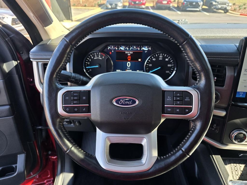 Used 2022 Ford Expedition XLT image 15