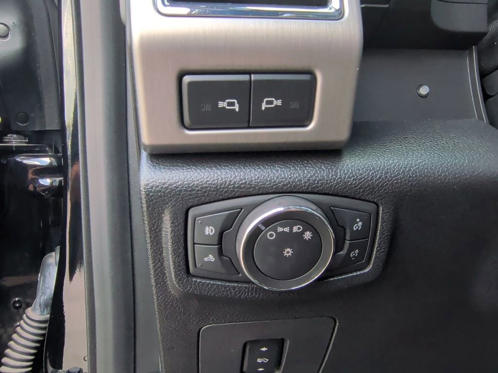 Used 2016 Ford F150 Platinum w/ Equipment Group 701A Luxury image 16