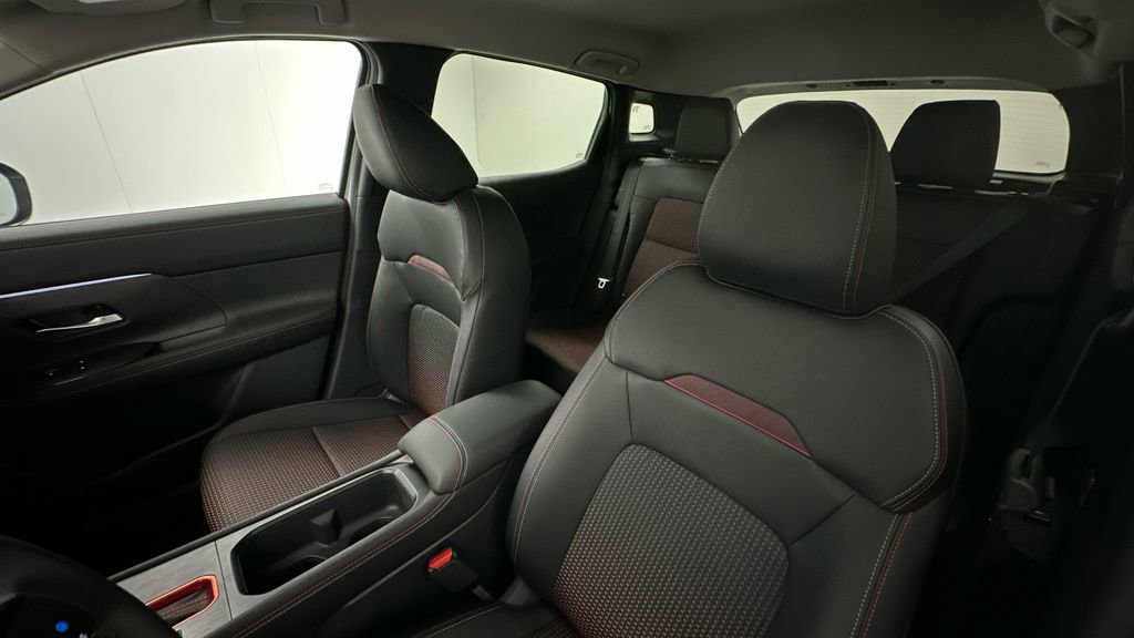 New 2025 Nissan Kicks SR image 9