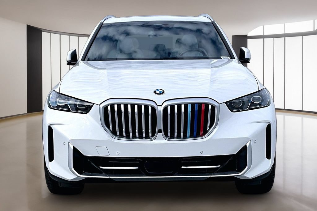 Used 2025 BMW X5 xDrive40i w/ Parking Assistance Package AWD/4WD image 2